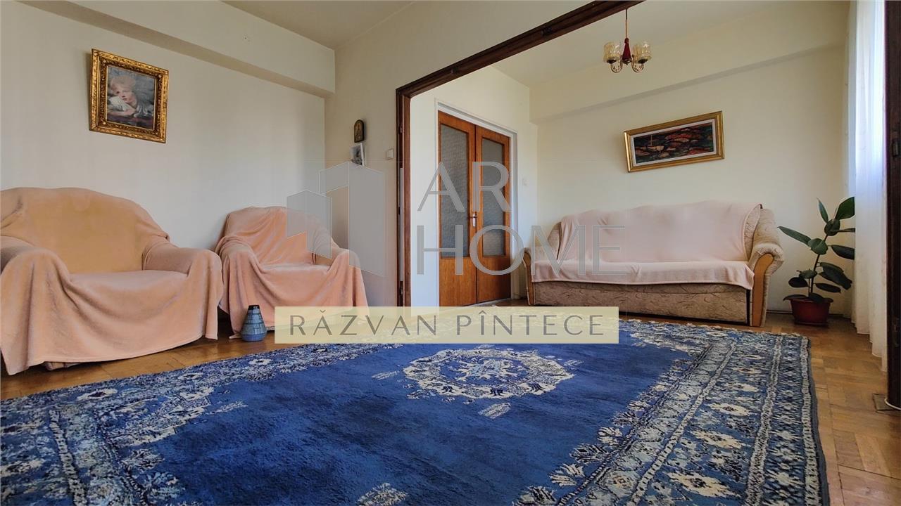 Apartament spatios, 4 camere, parcare si boxa, ultracentral, Ploiesti