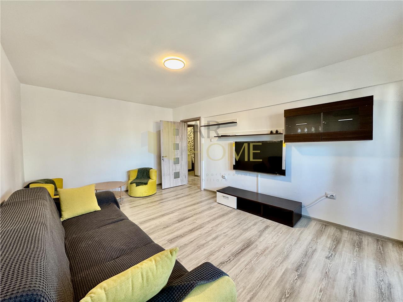 Apartament 3 camere, prima inchiriere, zona Democratiei Sud, Ploiesti.