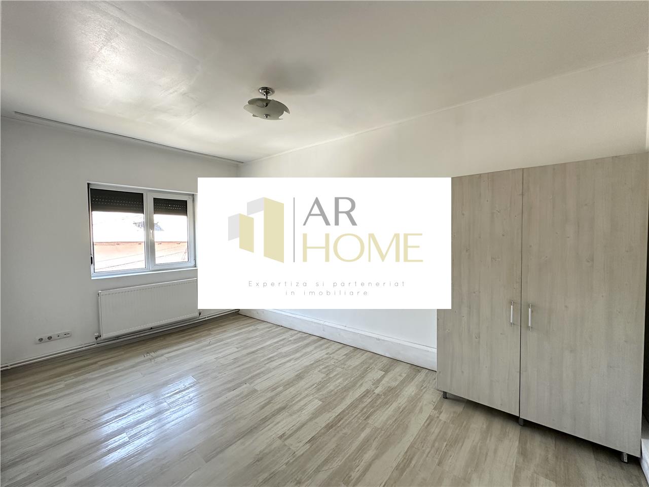 Apartament 4 camere, spatios, pretabil birouri, zona Cantacuzino, Ploiesti