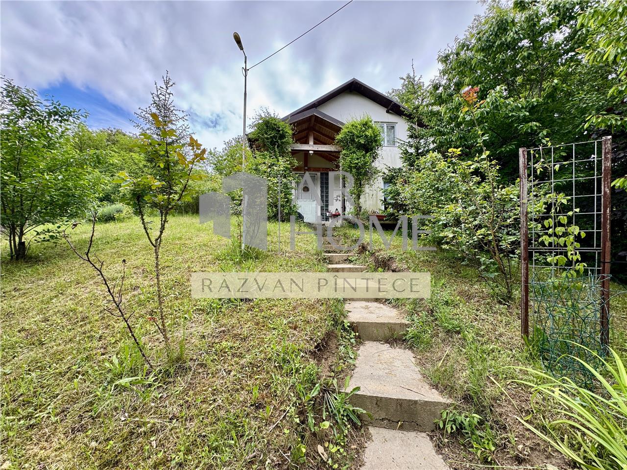 Vanzare casa individuala, P+1E, 3 camere, intr-o zona superba, Baicoi, Prahova.