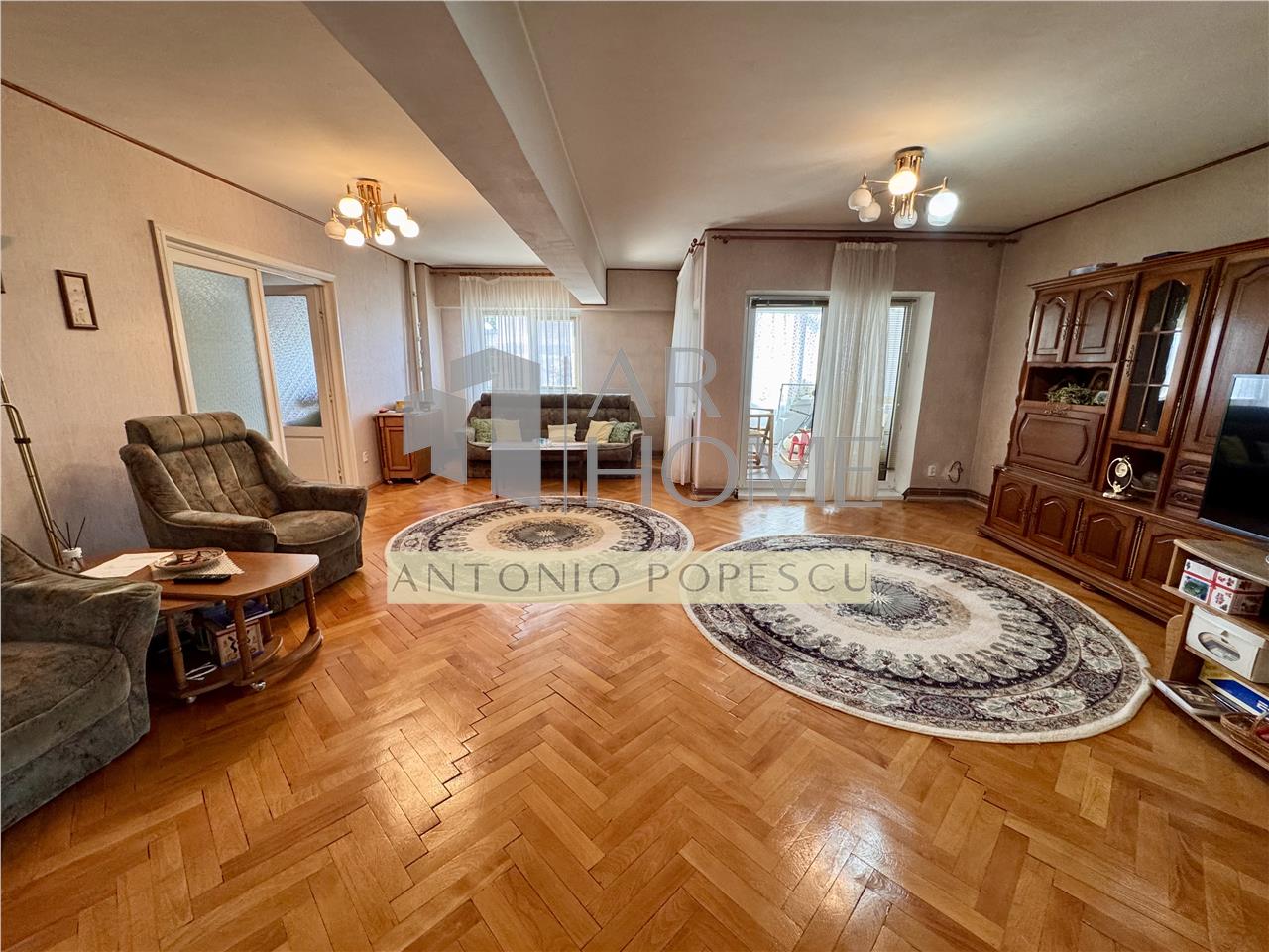 Apartament 3 camere 151 mp, in Ploiesti, zona Gh. Doja