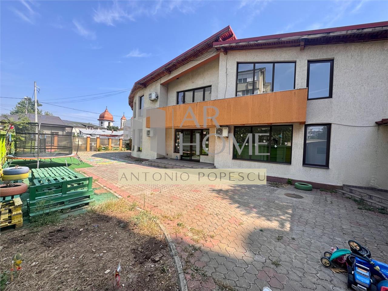 Imobil P+M si curte, pretabil pentru diferite activitati comerciale, Ploiesti, central