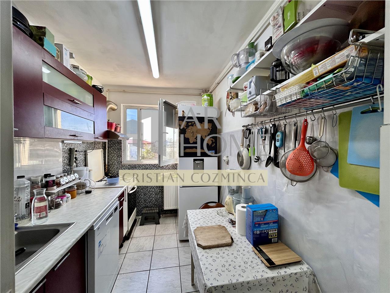 Apartament 3 camere, semidecomandat, 50.35 mp, Bd. Bucuresti, Ploiesti