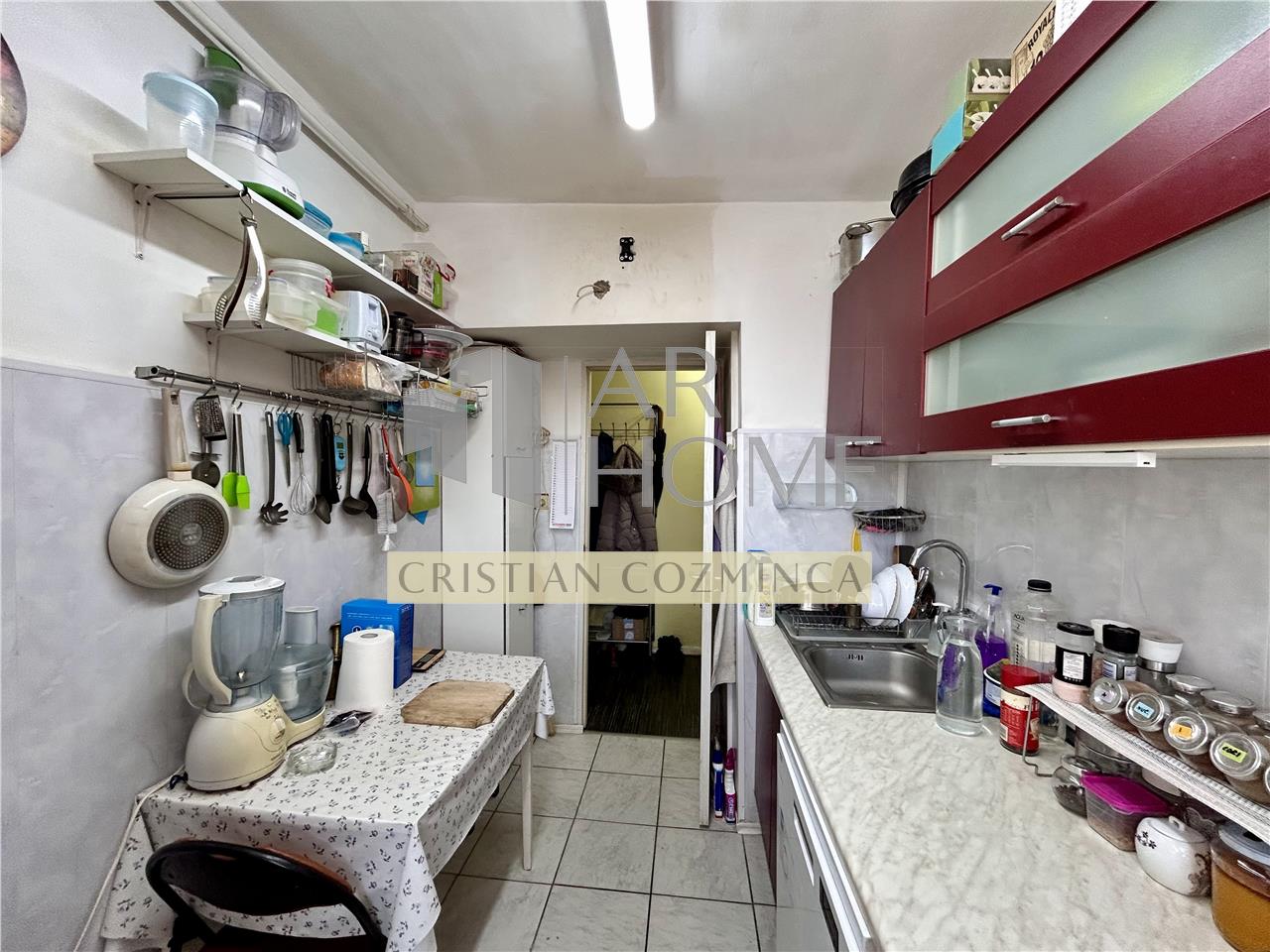 Apartament 3 camere, semidecomandat, 50.35 mp, Bd. Bucuresti, Ploiesti