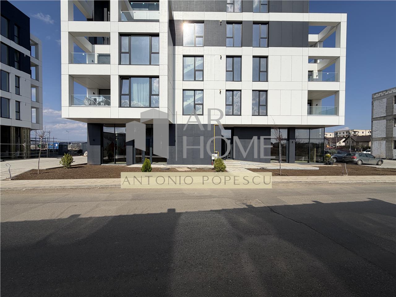 Spatiu comercial parter de bloc, Ploiesti, Albert.