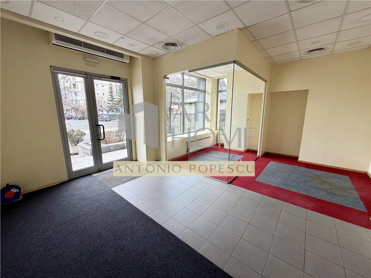 Spatiu comercial, parter de bloc, stradal, Ploiesti, Democratiei