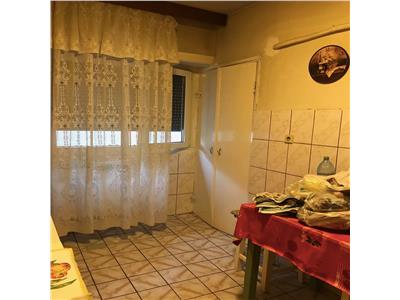 Apartament 2 camere, decomandat, bloc Winmarkt, ultracentral, Ploiesti