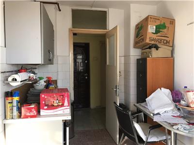 Apartament 3 camere, decomandat, zona ultracentrala, Ploiesti