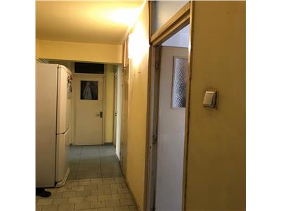 Apartament 3 camere, decomandat, zona ultracentrala, Ploiesti