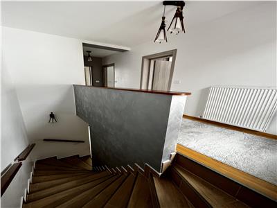 Vanzare casa 4 camere, in Ploiesti, zona cartier Albert