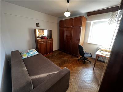 Vanzare apartament 5 camere, in Ploiesti, zona ultracentrala