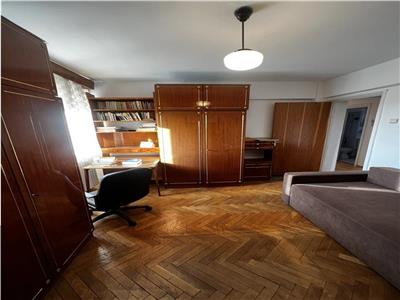 Vanzare apartament 5 camere, in Ploiesti, zona ultracentrala