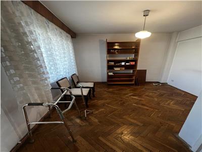 Vanzare apartament 5 camere, in Ploiesti, zona ultracentrala