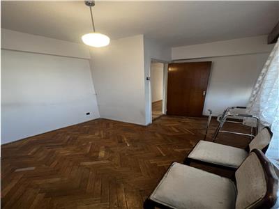 Vanzare apartament 5 camere, in Ploiesti, zona ultracentrala