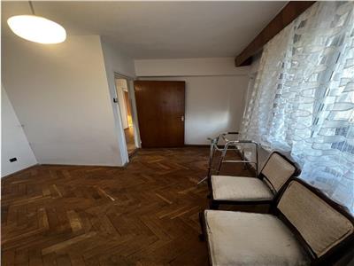 Vanzare apartament 5 camere, in Ploiesti, zona ultracentrala