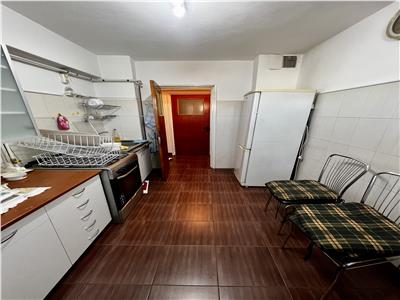 Vanzare apartament 5 camere, in Ploiesti, zona ultracentrala