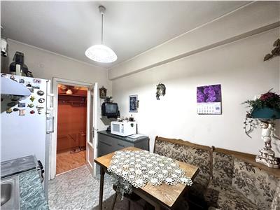 Apartament 3 camere, semidecomandat, ultracentral, Ploiesti