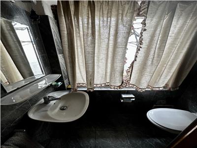 Vanzare casa 4 camere, in Ploiesti, zona ultracentrala