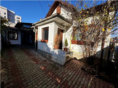 Vanzare casa 4 camere, in Ploiesti, zona ultracentrala