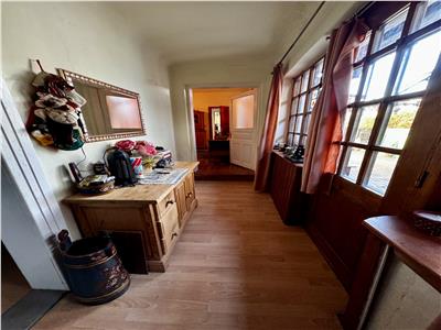 Vanzare casa 4 camere, in Ploiesti, zona ultracentrala