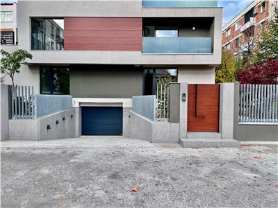Apartament 3 camere de lux, curte, Bulevardul Independentei, Ploiesti