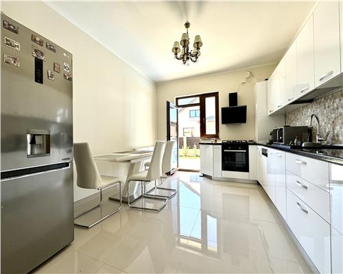 Vila tip duplex, P+1E, 3 camere, situata in cartier select, Paulesti