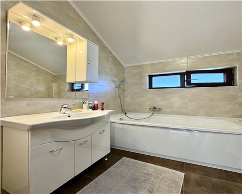 Vila tip duplex, P+1E, 3 camere, situata in cartier select, Paulesti