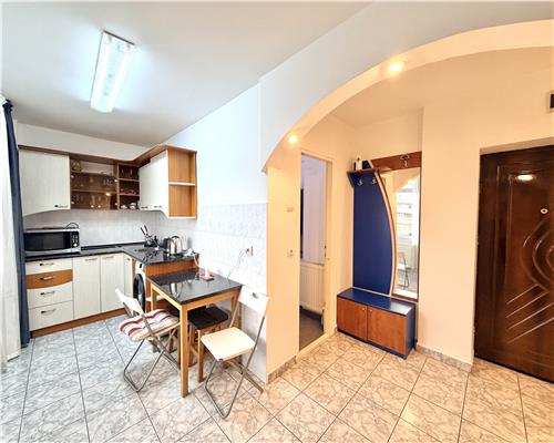 Garsoniera spatioasa cu terasa 20 mp, ultracentral Catedrala, Ploiesti