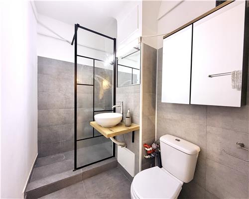 Garsoniera spatioasa cu terasa 20 mp, ultracentral Catedrala, Ploiesti