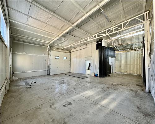 Hala 130 mp si spatiu comercial 38 mp, zona NORD, Ploiesti