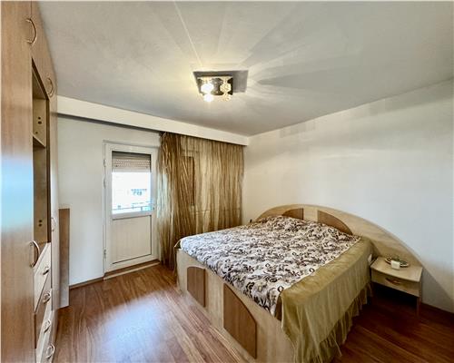 Apartament 3 camere, decomandat, Democratiei stradal, Ploiesti