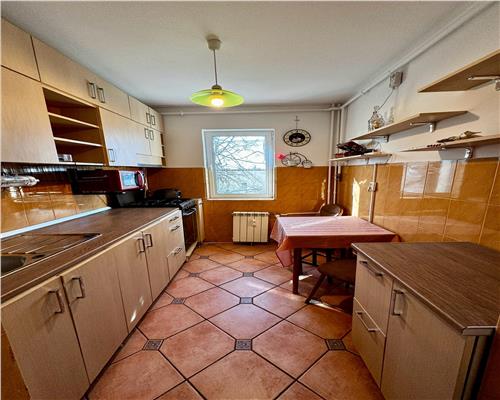 Inchiriere apartament 2 camere, in Poiesti, zona Sud