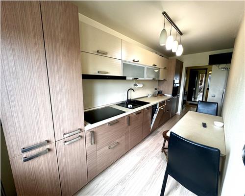 Inchiriere apartament 4 camere, centrala proprie, in Ploiesti, zona Eroilor