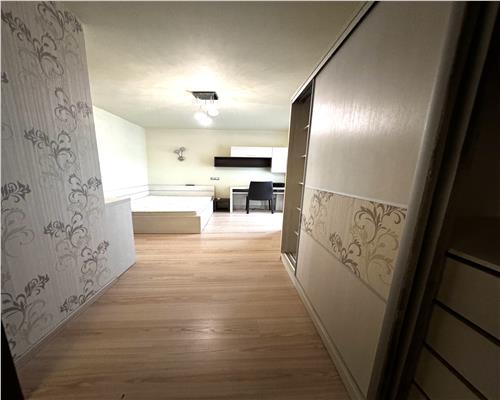 Inchiriere apartament 4 camere, centrala proprie, in Ploiesti, zona Eroilor