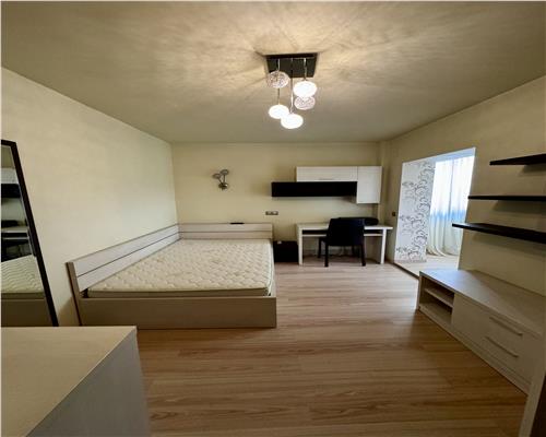 Inchiriere apartament 4 camere, centrala proprie, in Ploiesti, zona Eroilor