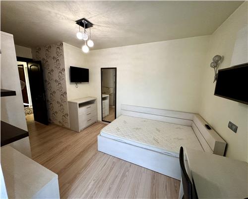 Inchiriere apartament 4 camere, centrala proprie, in Ploiesti, zona Eroilor