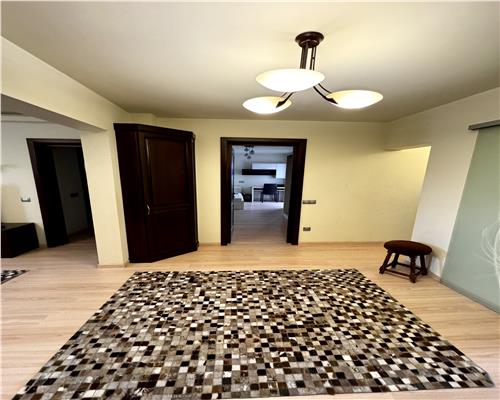 Inchiriere apartament 4 camere, centrala proprie, in Ploiesti, zona Eroilor