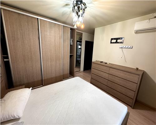 Inchiriere apartament 4 camere, centrala proprie, in Ploiesti, zona Eroilor