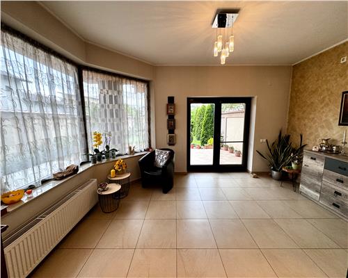 Vnzare casa 6 camere,constructie 2009, in Ploiesti, zona centrala