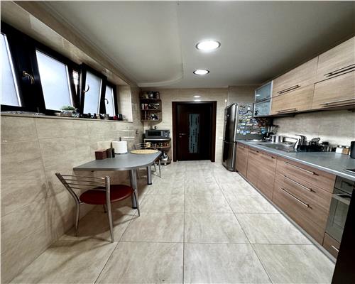 Vnzare casa 6 camere,constructie 2009, in Ploiesti, zona centrala