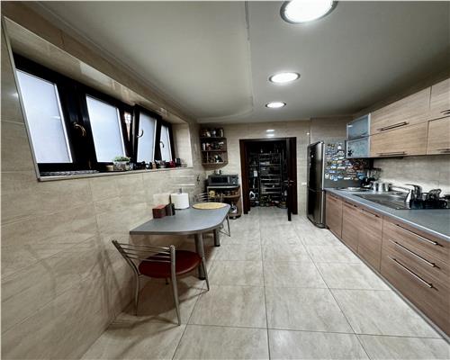 Vnzare casa 6 camere,constructie 2009, in Ploiesti, zona centrala