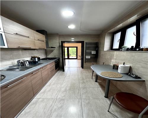 Vnzare casa 6 camere,constructie 2009, in Ploiesti, zona centrala