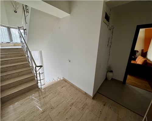 Vnzare casa 6 camere,constructie 2009, in Ploiesti, zona centrala