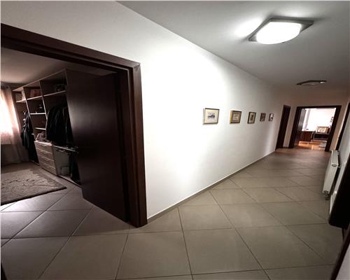 Vnzare casa 6 camere,constructie 2009, in Ploiesti, zona centrala