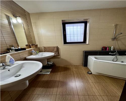 Vnzare casa 6 camere,constructie 2009, in Ploiesti, zona centrala