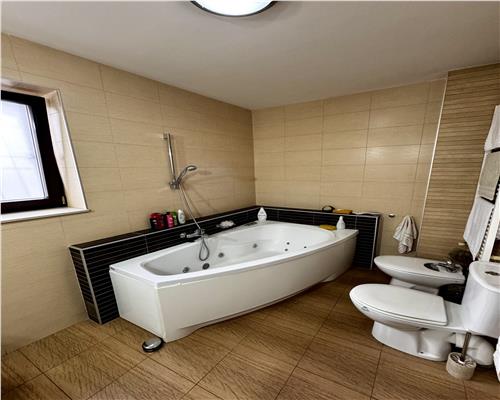 Vnzare casa 6 camere,constructie 2009, in Ploiesti, zona centrala