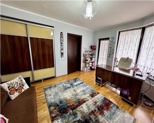 Vnzare casa 6 camere,constructie 2009, in Ploiesti, zona centrala