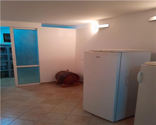 Vnzare casa 6 camere,constructie 2009, in Ploiesti, zona centrala