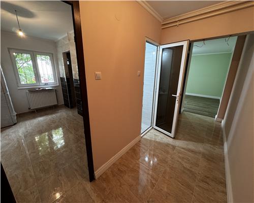 Vanzare apartament cu intrare direct din strada, 2 camere, Ploiesti, Gh. Doja