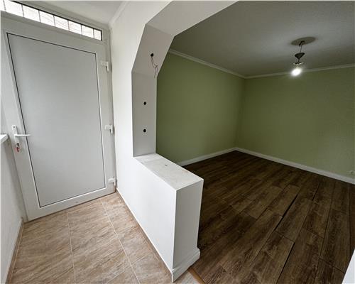 Vanzare apartament cu intrare direct din strada, 2 camere, Ploiesti, Gh. Doja